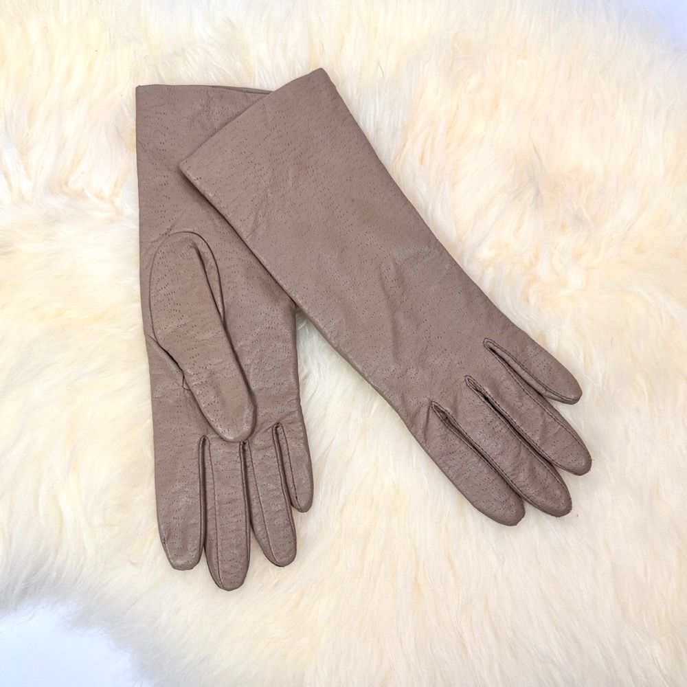 NWOT Fownes Taupe Gloves Perforated Leather Acrylic Lining size 6,5 Vintage